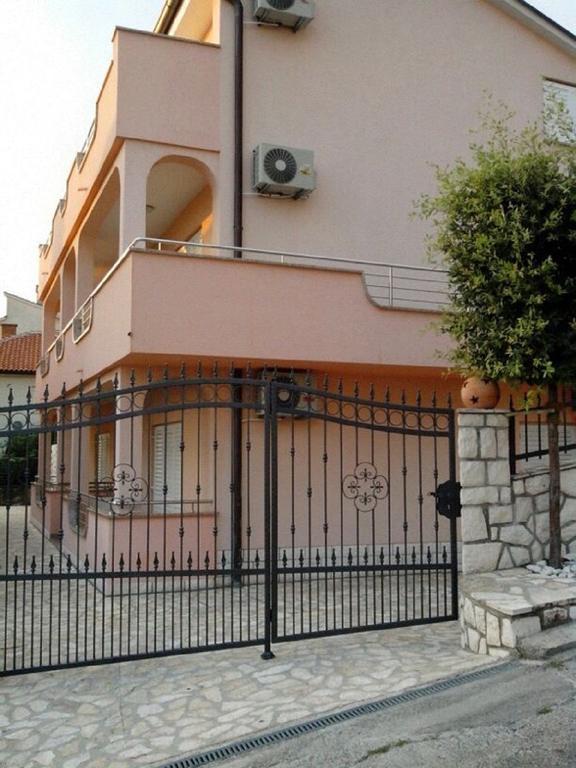 Apartments Bozic Novi Vinodolski Bagian luar foto