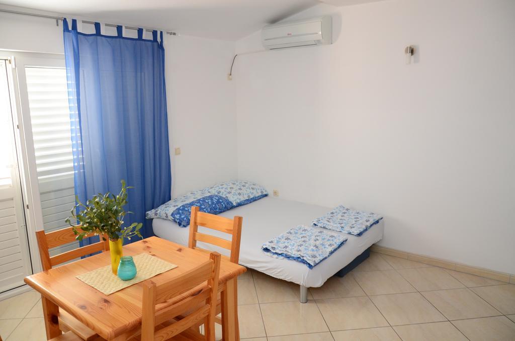 Apartments Bozic Novi Vinodolski Ruang foto