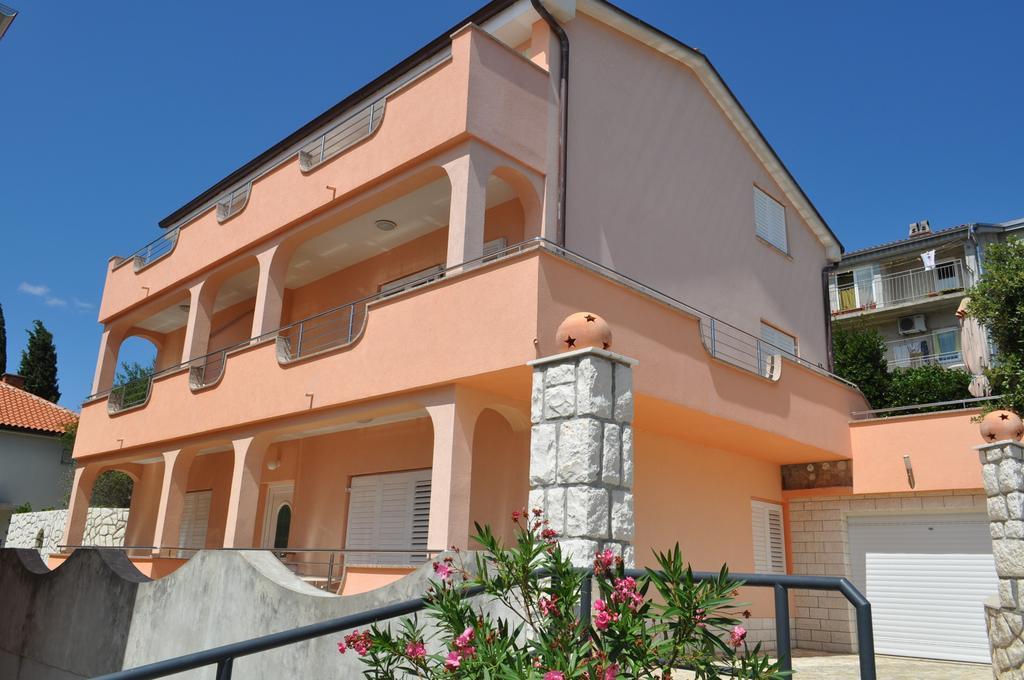Apartments Bozic Novi Vinodolski Bagian luar foto